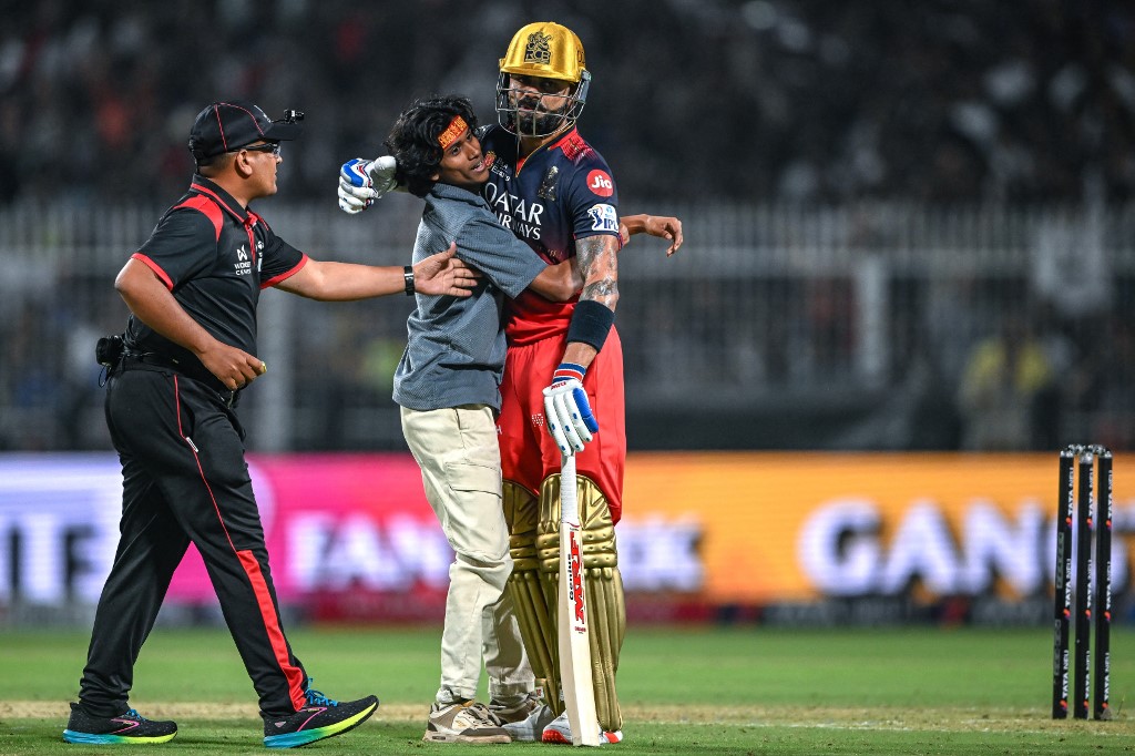 What Kohli Told Eden Gardens Pitch Invader During IPL Opener: "Jaldi Se..."