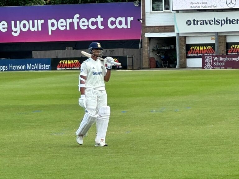 Yashasvi Jaiswal Refuses To Walk Back After Controversial LBW Call, Stares At Umpire